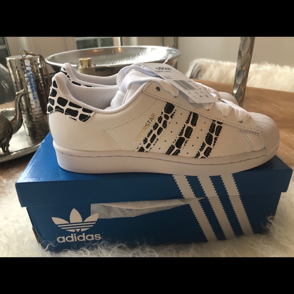 BNWT Rare Adidas Superstars Zebra Print/GOLD SZ 6! - Picture 6 of 12
